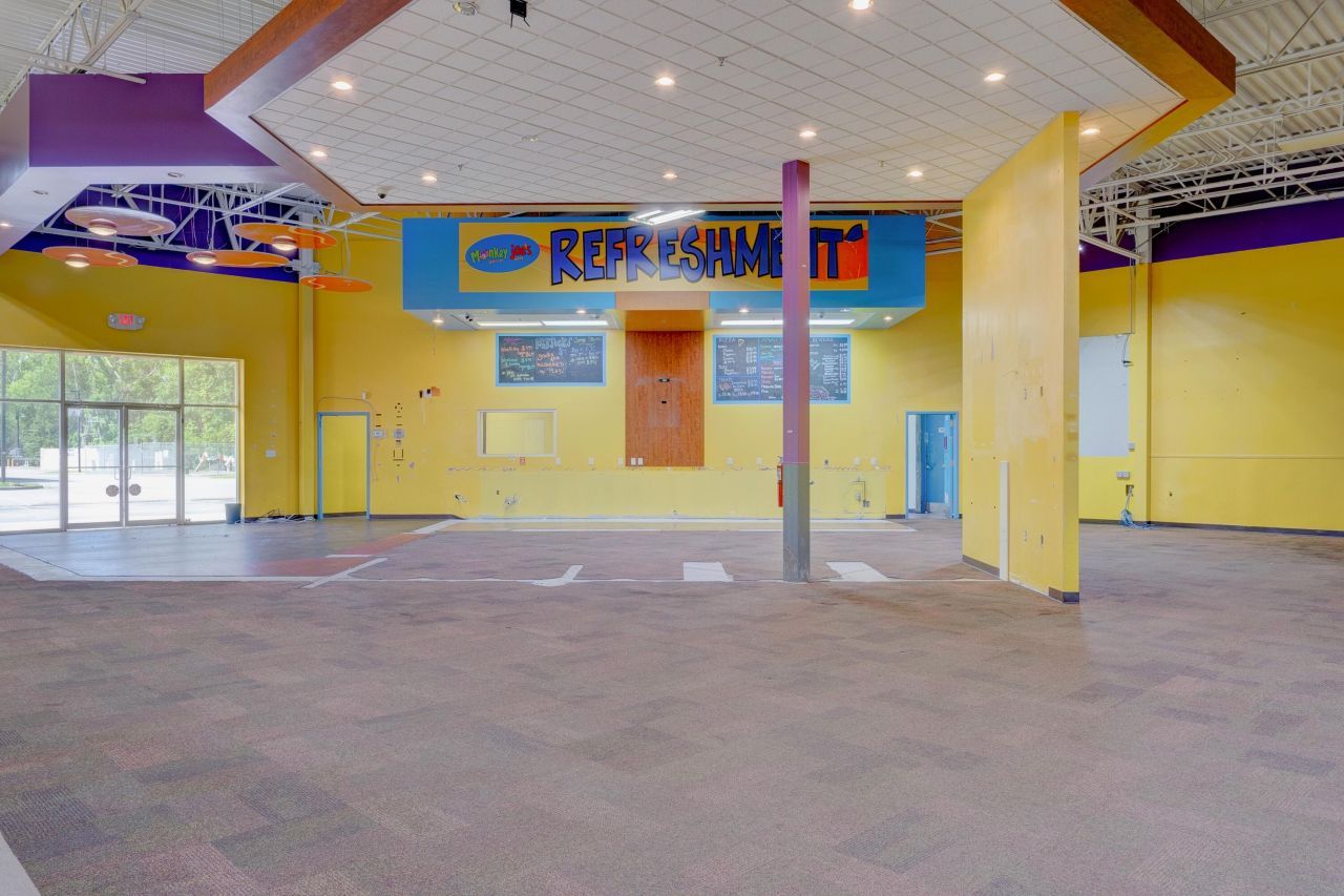 4952 Centre Pointe Drive Photo 10