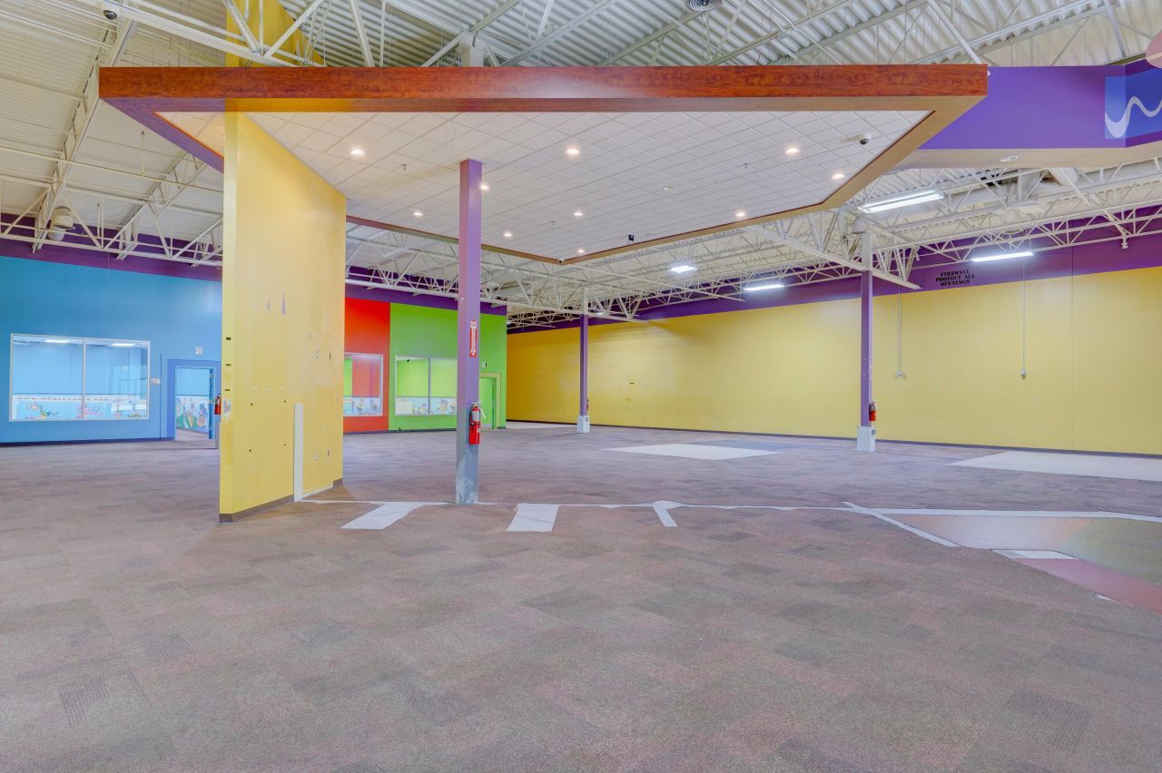 4952 Centre Pointe Drive Photo 11