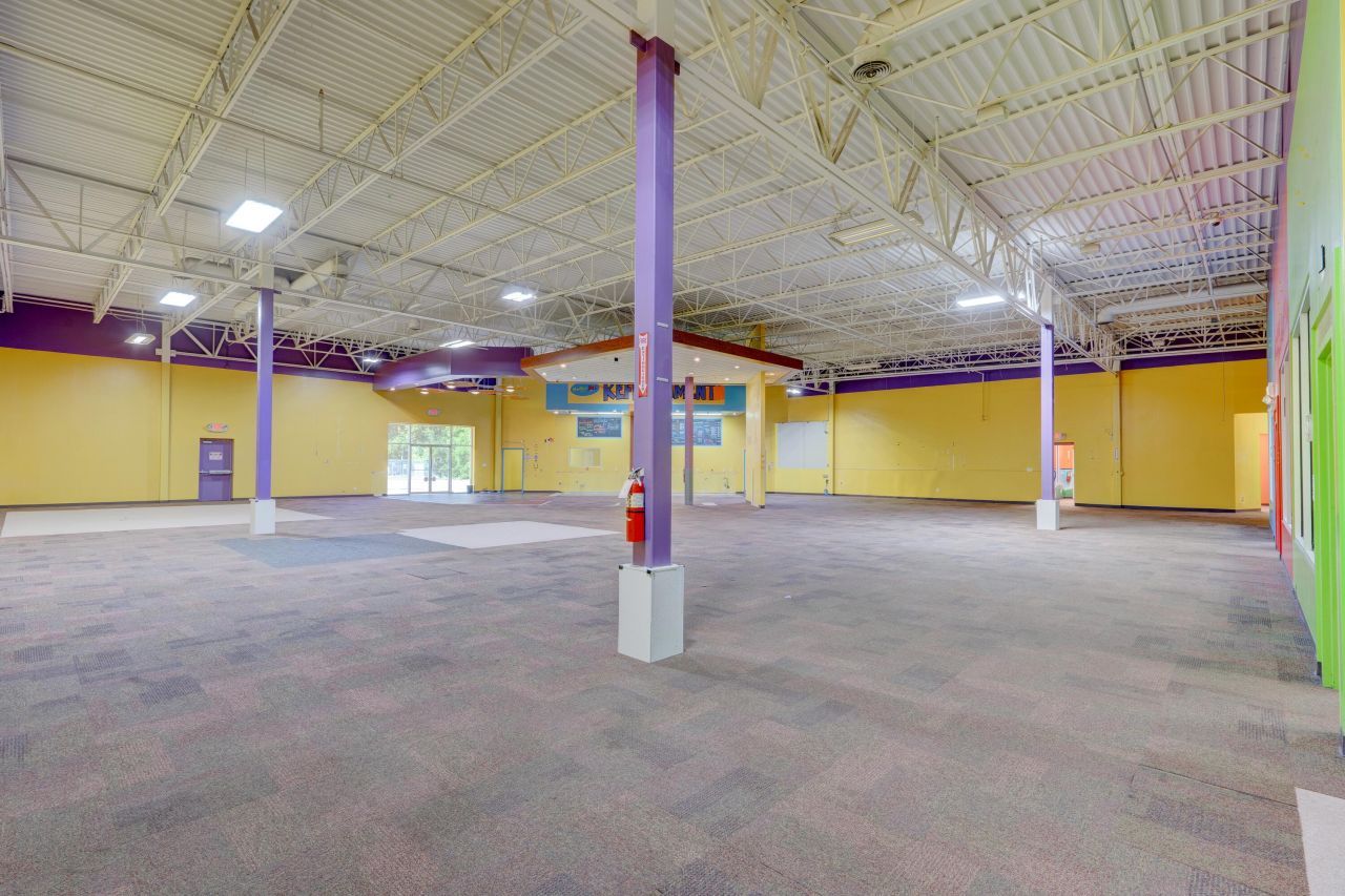 4952 Centre Pointe Drive Photo 6