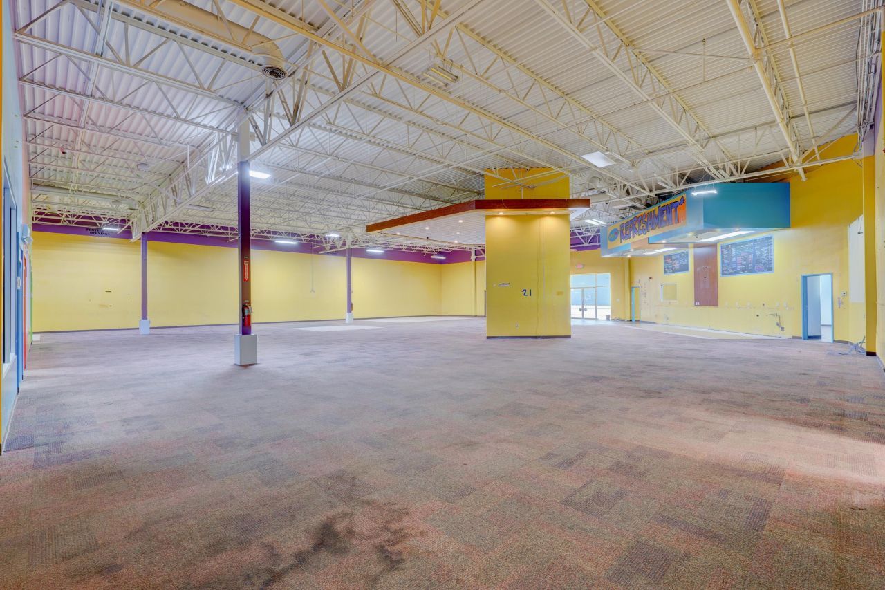 4952 Centre Pointe Drive Photo 8