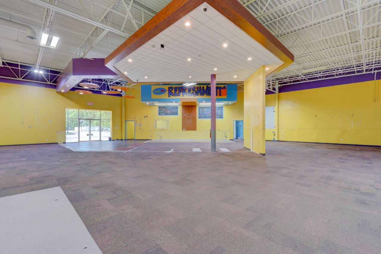 4952 Centre Pointe Drive Photo 9