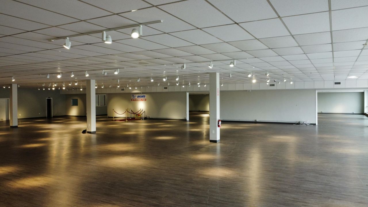 5550 Rivers Avenue Photo 18