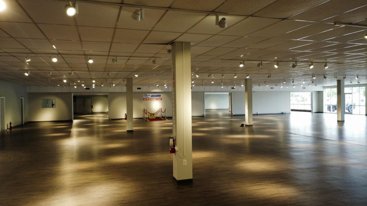 5550 Rivers Avenue Photo 21