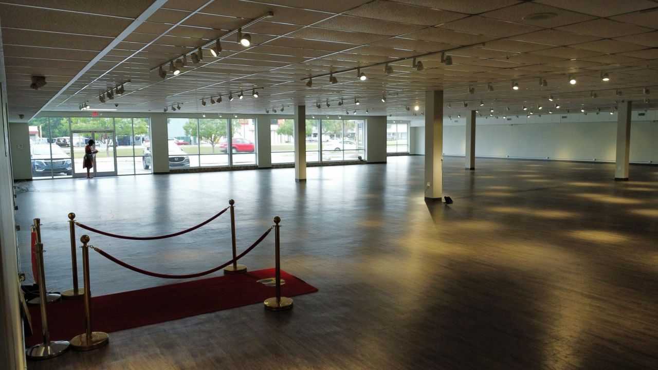 5550 Rivers Avenue Photo 28