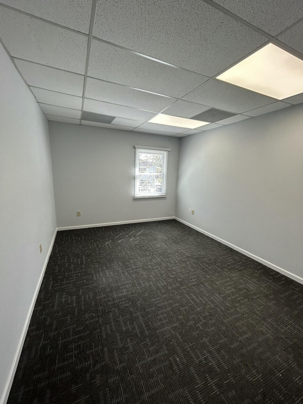 890 Johnnie Dodds Boulevard Photo 9