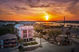 87 Center Street photo 4