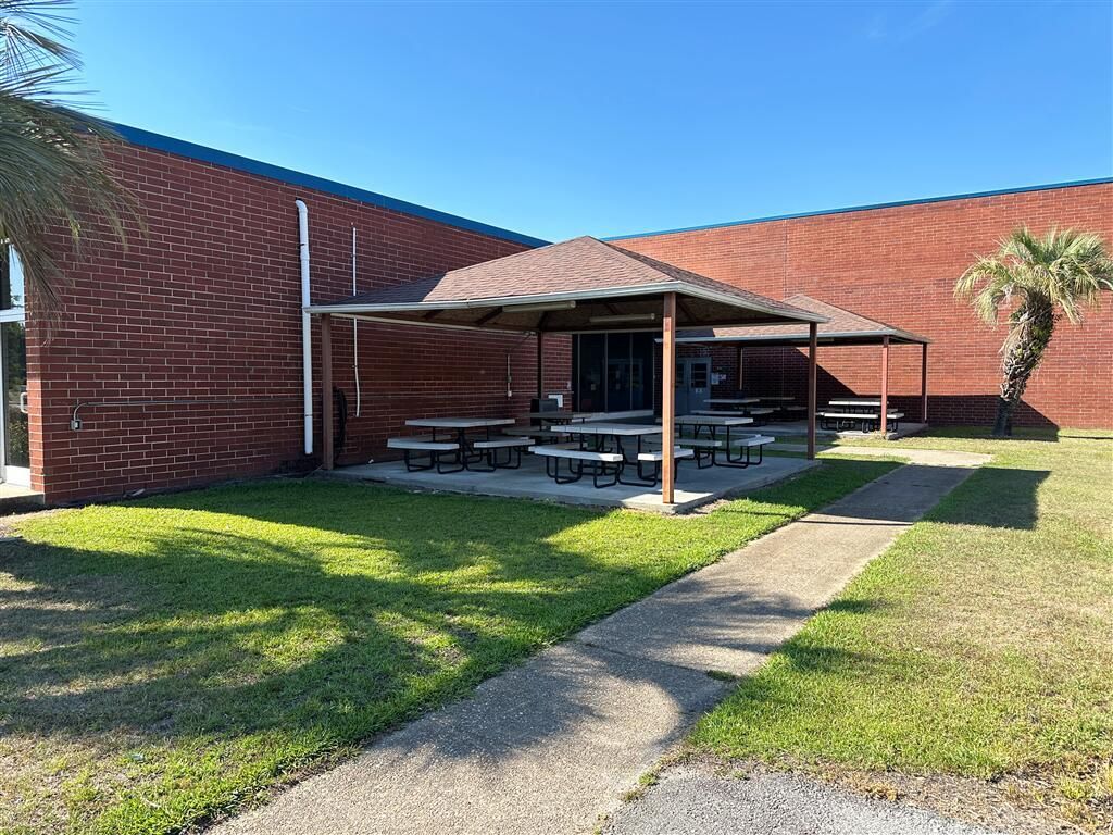 1000 Bicycle Way Photo 15