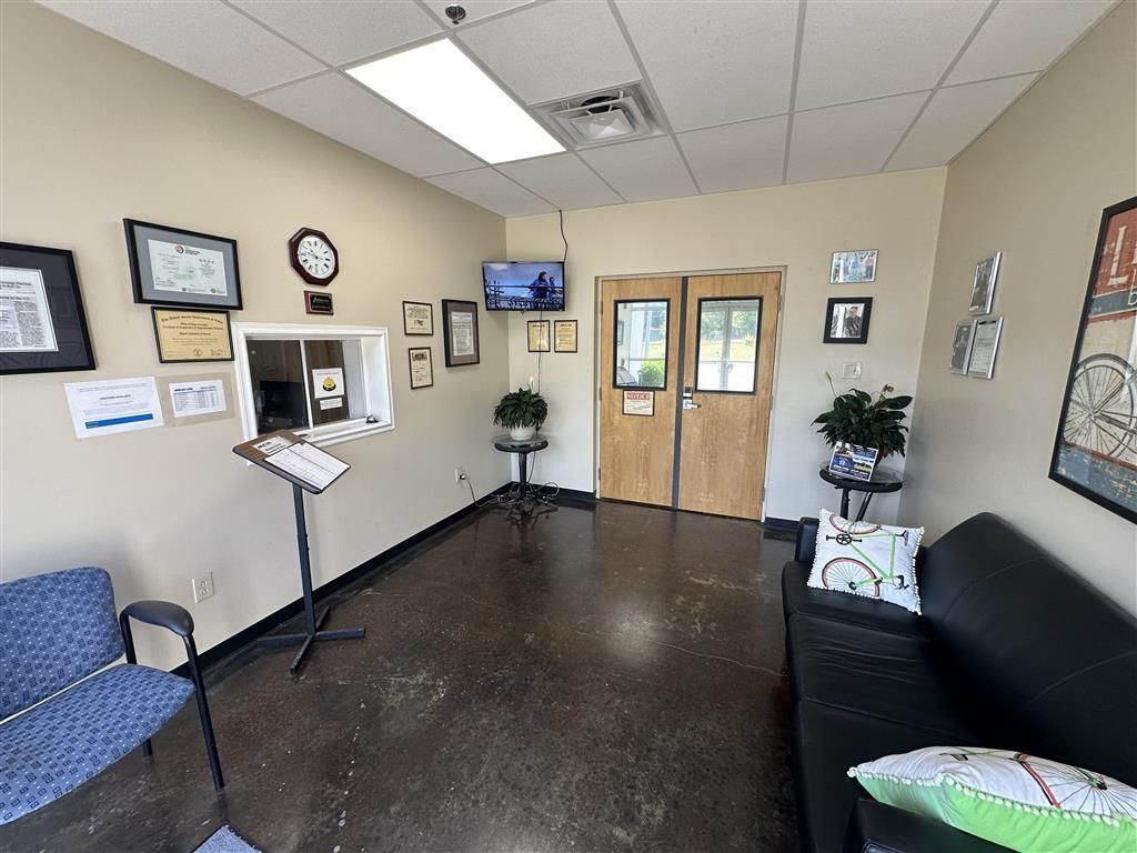 1000 Bicycle Way Photo 9