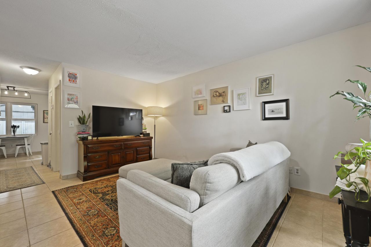 258 Fleming Road Photo 7