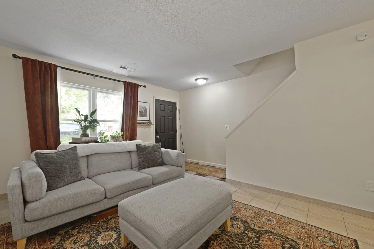 258 Fleming Road Photo 8