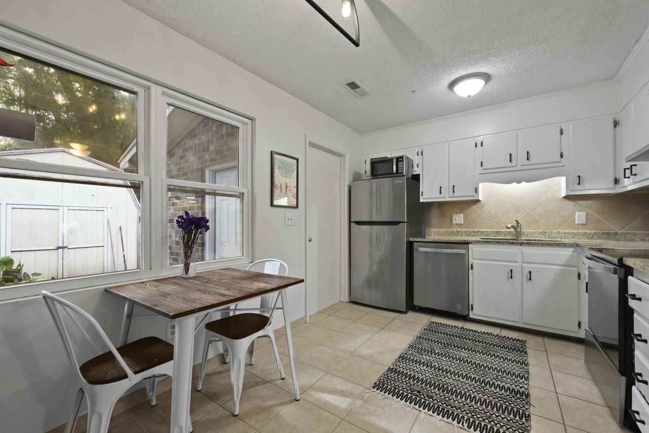 258 Fleming Road Photo 9