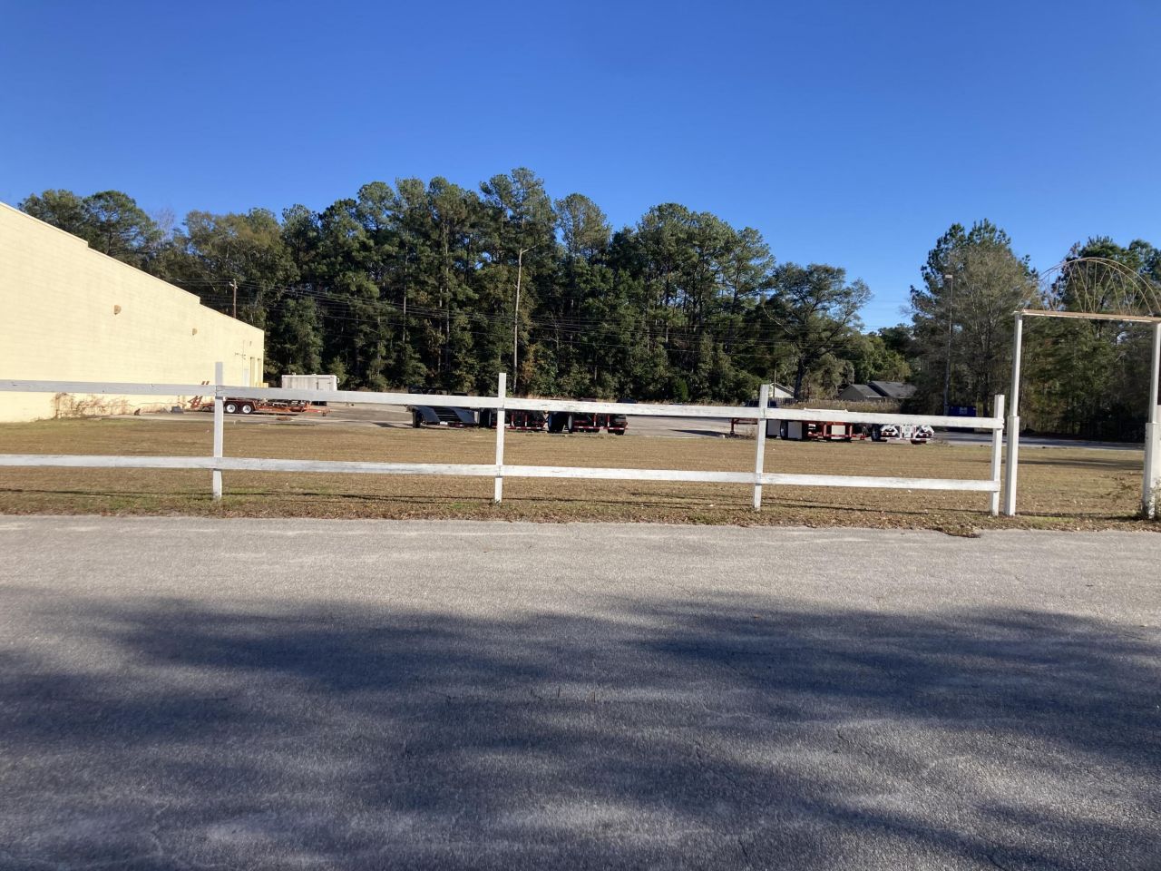 320 Robertson Boulevard Photo 4