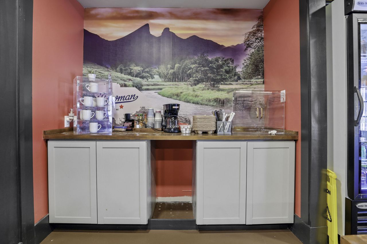 6718 Charleston Highway Photo 17