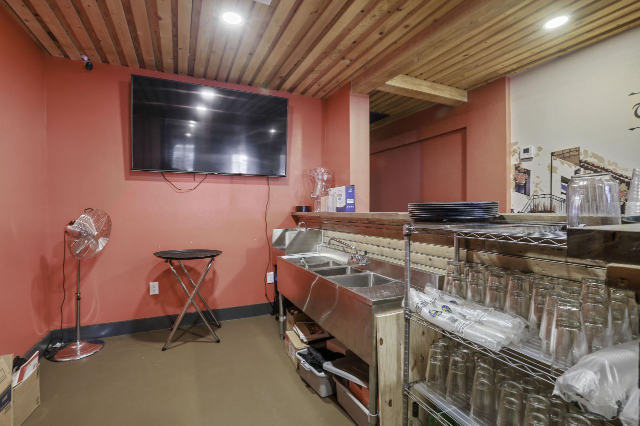 6718 Charleston Highway Photo 18