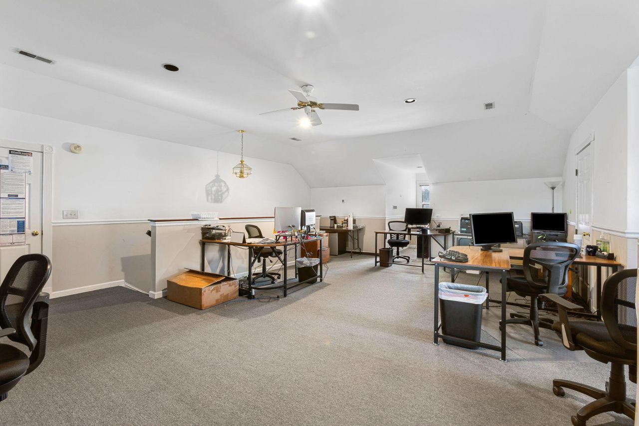 1495 Remount Road Photo 11