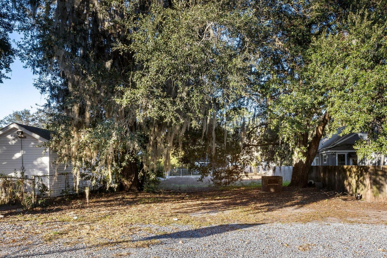 1495 Remount Road Photo 16