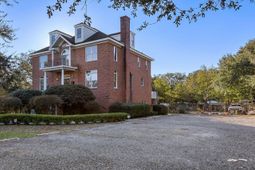 1495 Remount Road photo 4