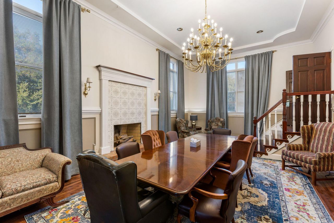 1495 Remount Road Photo 6