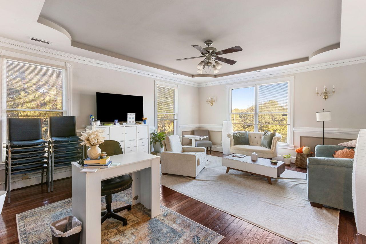 1495 Remount Road Photo 8