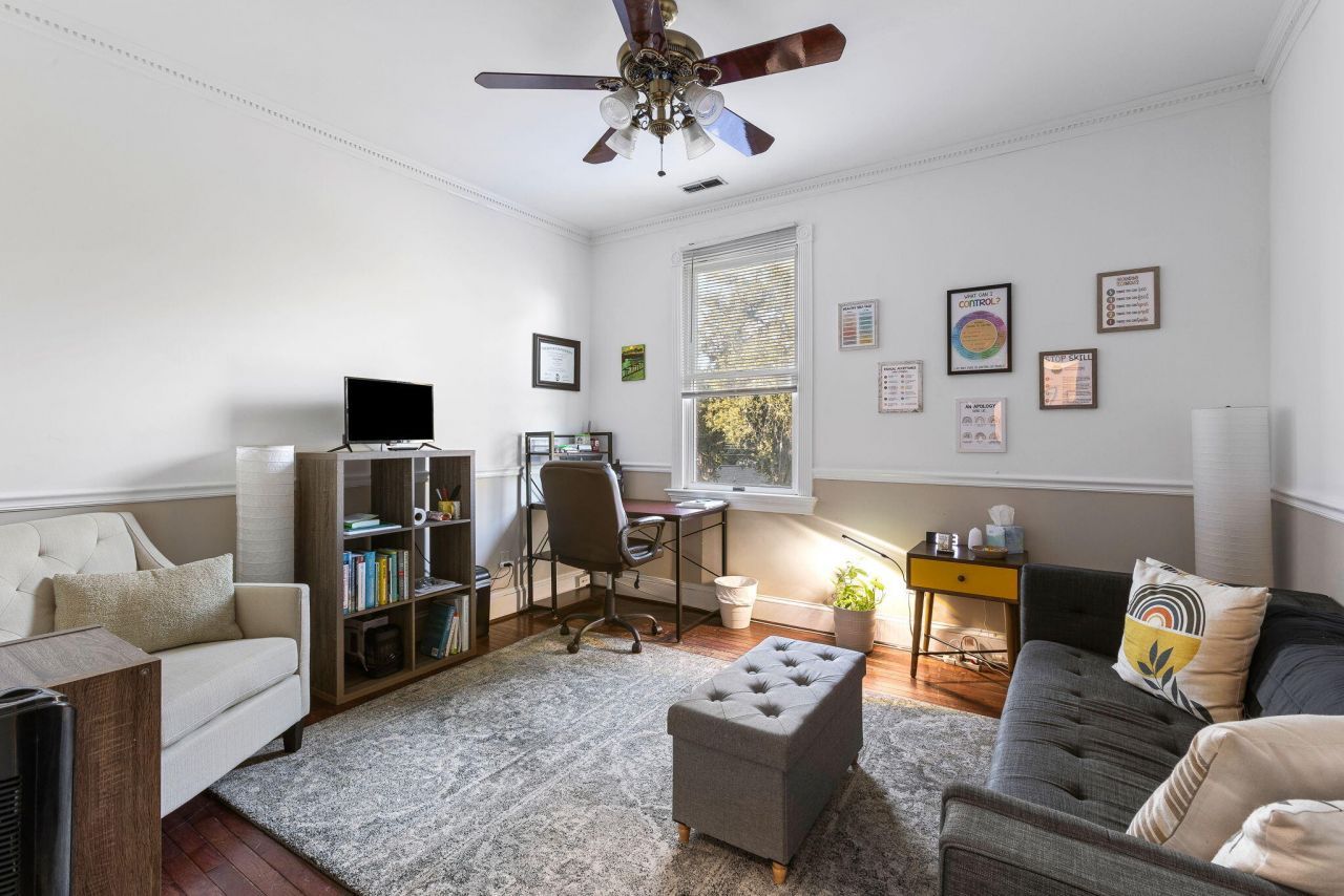 1495 Remount Road Photo 9