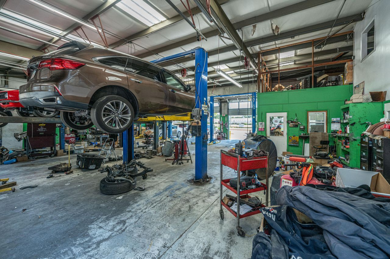 7647 Dorchester Road Photo 21