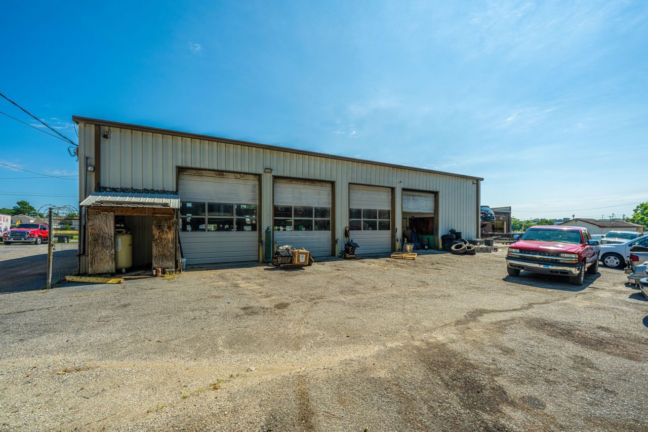 7647 Dorchester Road Photo 22