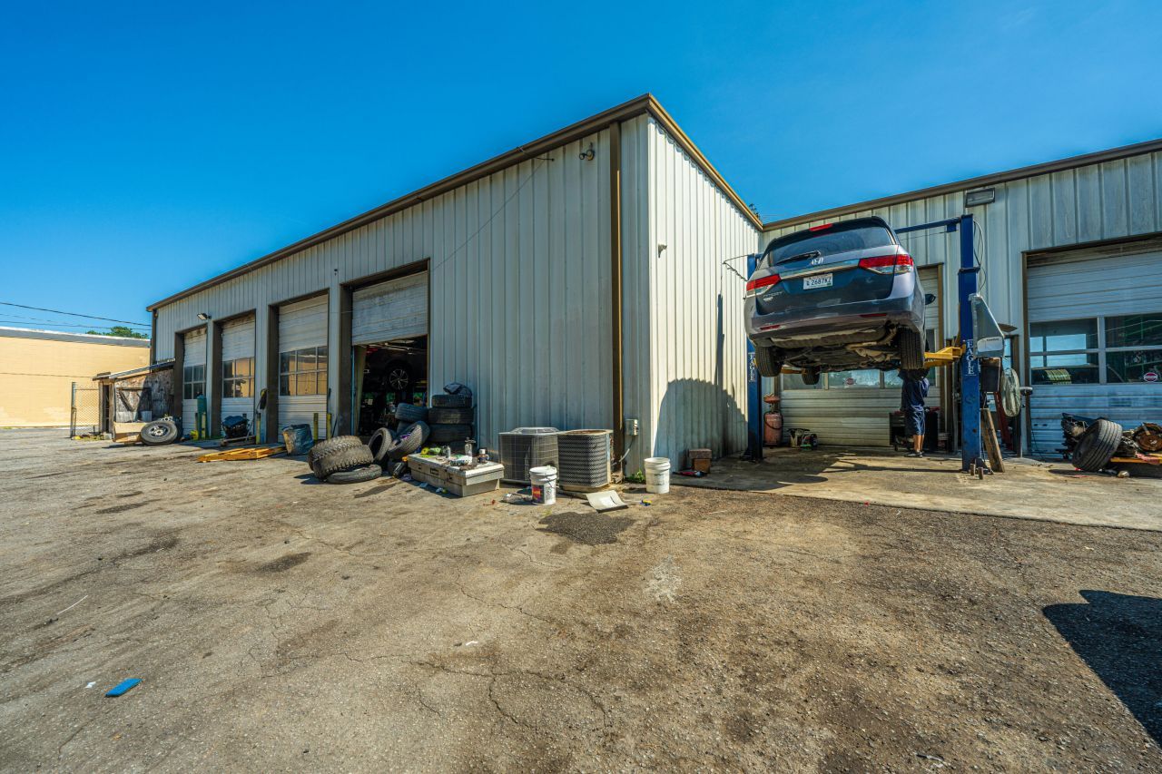 7647 Dorchester Road Photo 23