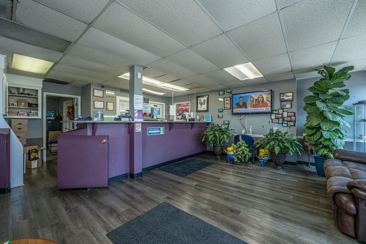 7647 Dorchester Road Photo 7