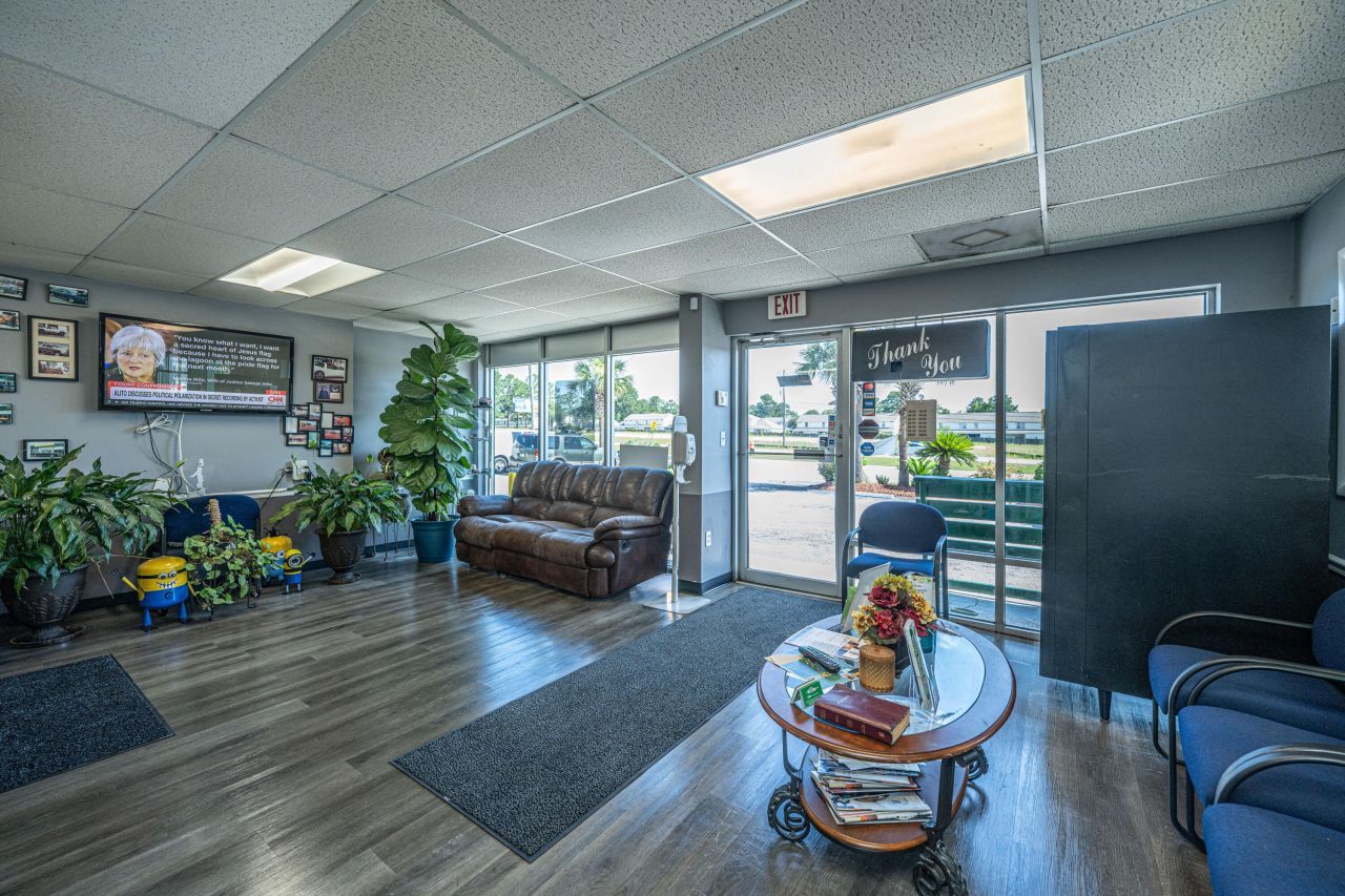 7647 Dorchester Road Photo 9