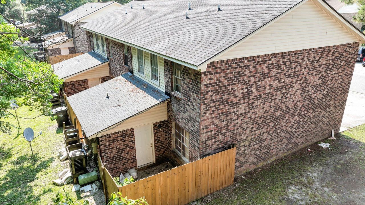 105/107 Magwood Drive Photo 13