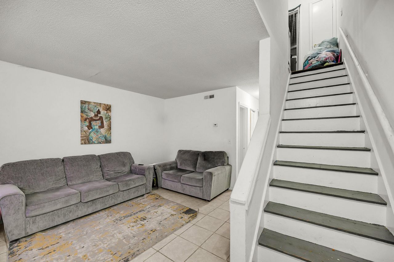 105/107 Magwood Drive Photo 17