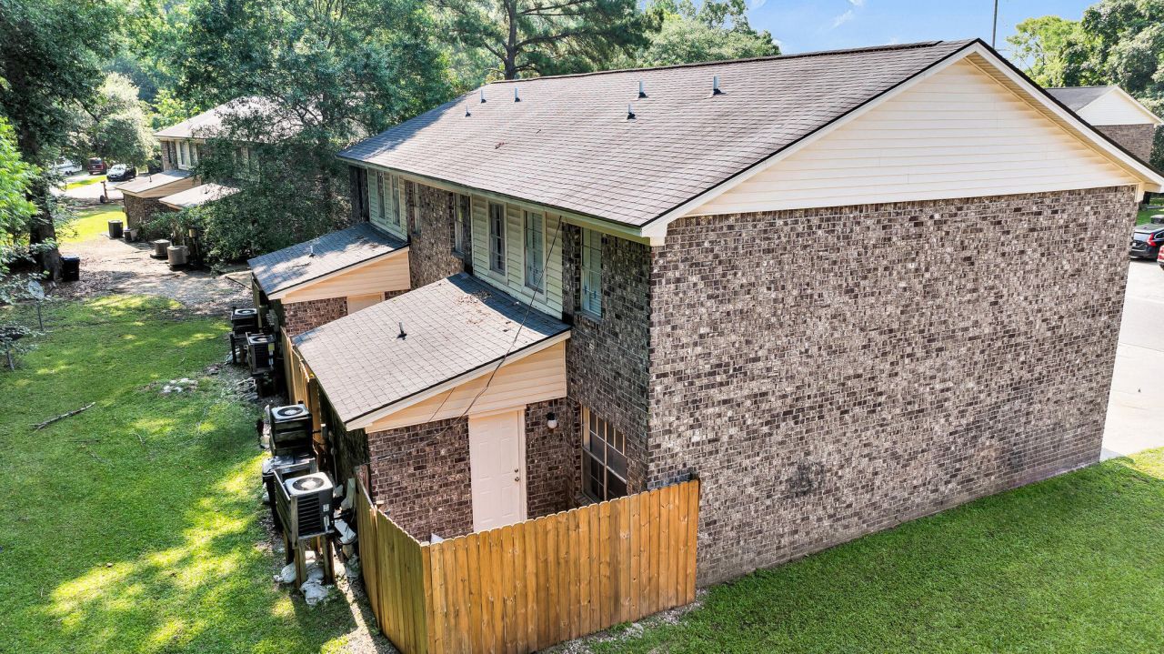 105/107 Magwood Drive Photo 27