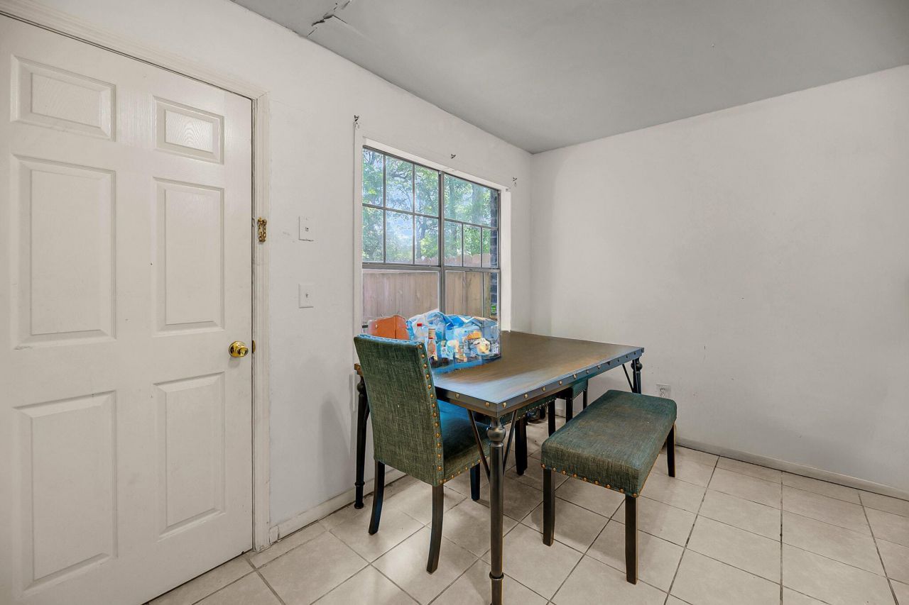 105/107 Magwood Drive Photo 32