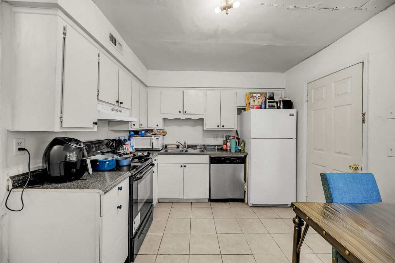 105/107 Magwood Drive Photo 33