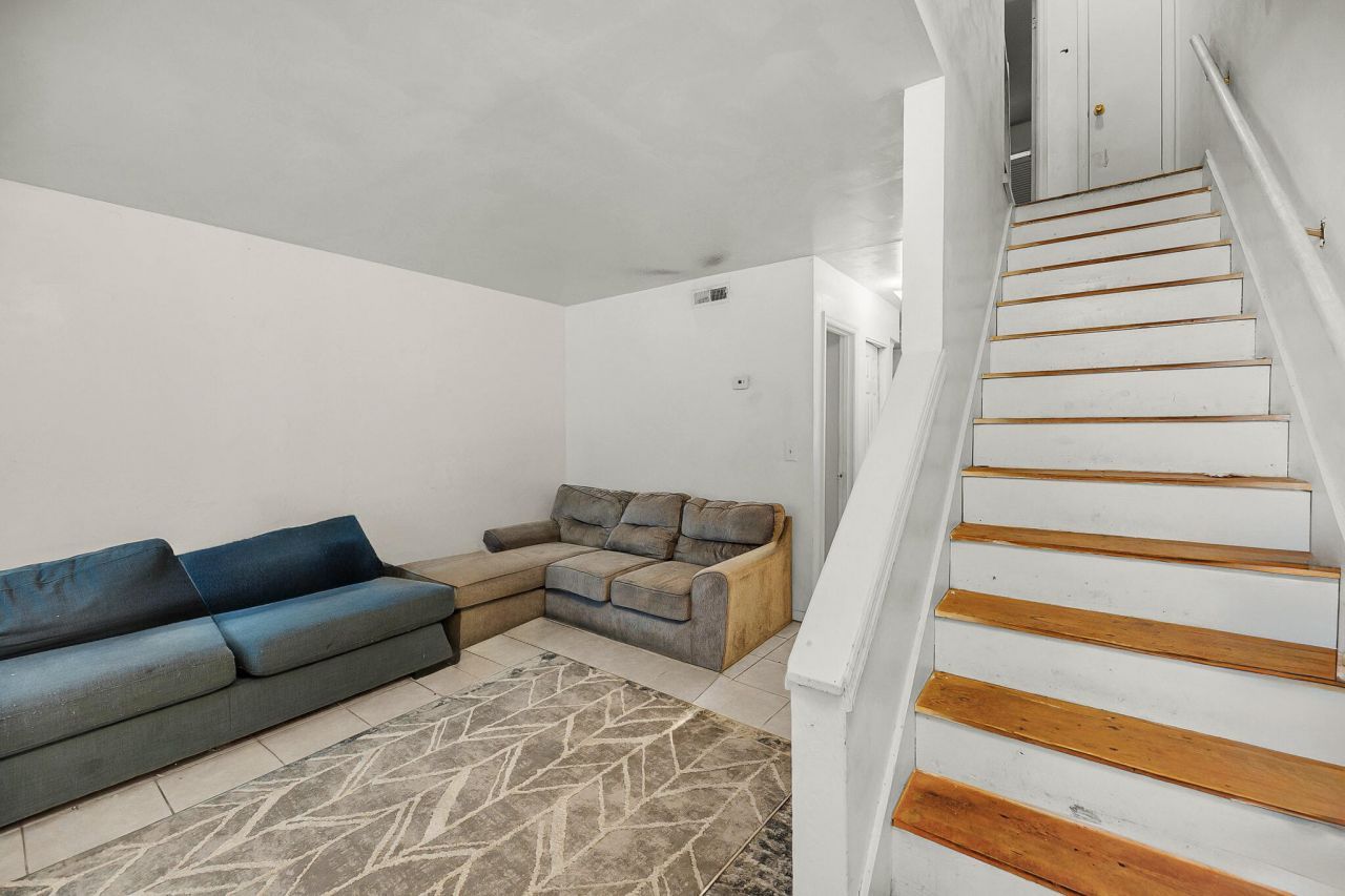 105/107 Magwood Drive Photo 34