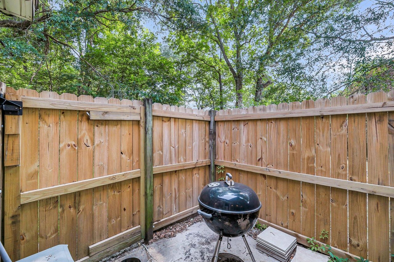 105/107 Magwood Drive Photo 40