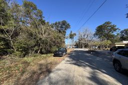 2044 River Road photo 4