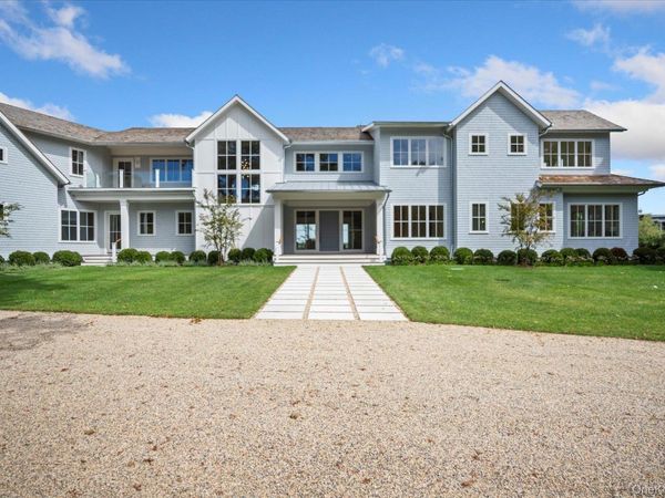 551 Main Street, Quiogue, NY 11978