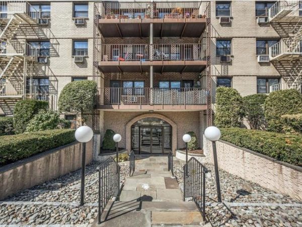 2261 Palmer Avenue, Unit 2A, New Rochelle, NY 10801