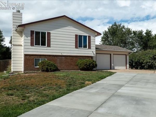 2385 Heathercrest Drive, Colorado Springs, CO 80915