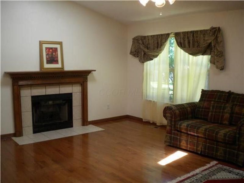 3887 Highland Bluff Drive, Groveport, OH 43125 Photo 10