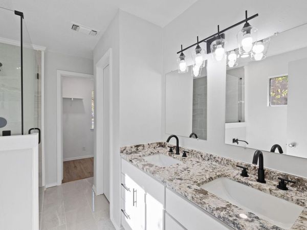 10001 Woodglen DR, Austin, TX 78753