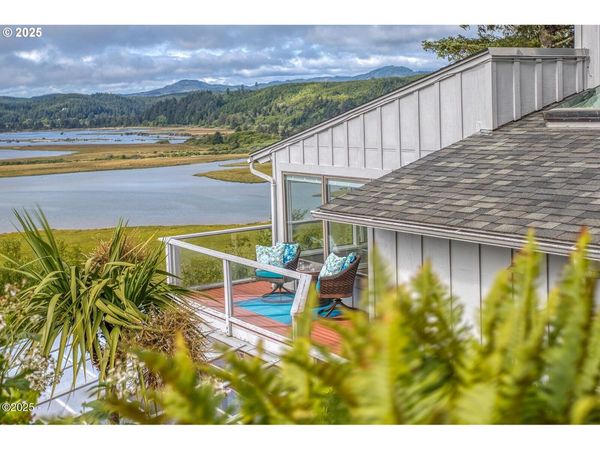 30 BLUFFS CT, Gleneden Beach, OR 97388