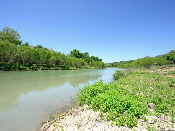 464 COUNTY ROAD 471, Gonzales, TX 78629