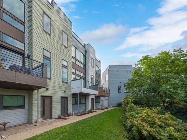 18875 Riversouth Terrace, Unit 35, Fairview Park, OH 44126