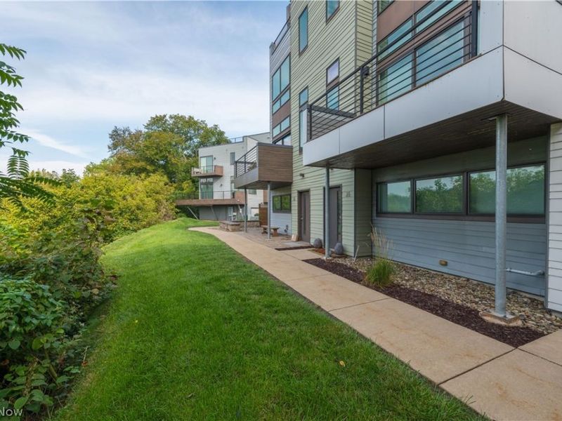 18875 Riversouth Terrace, Unit 35, Fairview Park, OH 44126 Photo 3