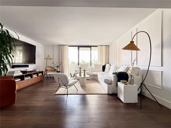 600 Biltmore Way, Unit 215, Coral Gables, FL 33134