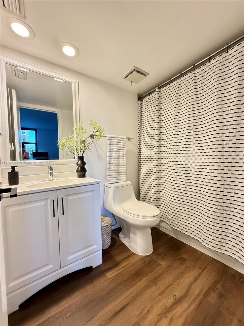 600 Biltmore Way, Unit 215, Coral Gables, FL 33134 Photo