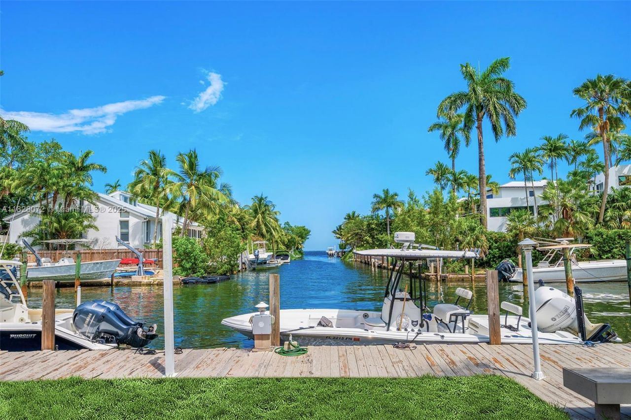 3540 N Moorings Way, Miami, FL 33133 Photo