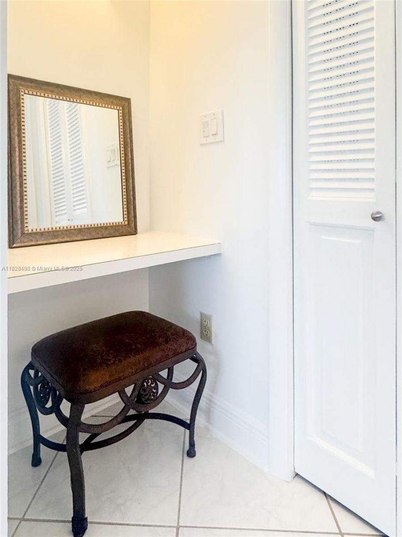 121 Golden Isles Dr, Unit 1107, Hallandale Beach, FL 33009 Photo